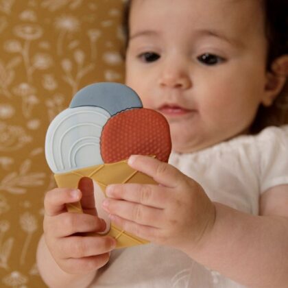 LITTLE DUTCH. Μασητικό σιλικόνης Παγωτό