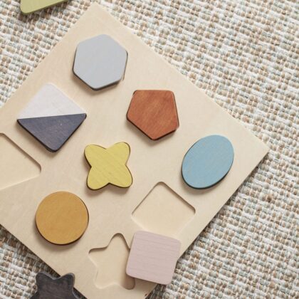 KIDS CONCEPT. Ξύλινo παζλ-σφηνώματα με γεωμετρικά σχήματα (πολύχρωμο)