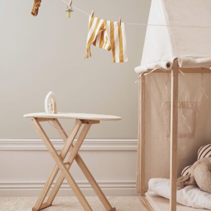 KIDS CONCEPT. Ξύλινο σετ παιχνιδιού με σιδερώστρα Bistrot